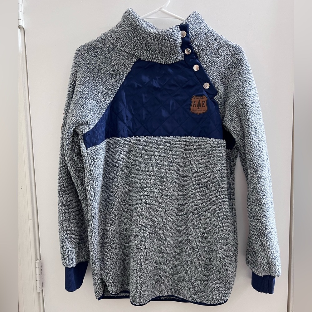 Alaska chicks co. Fairbanks fuzzy pullover.
